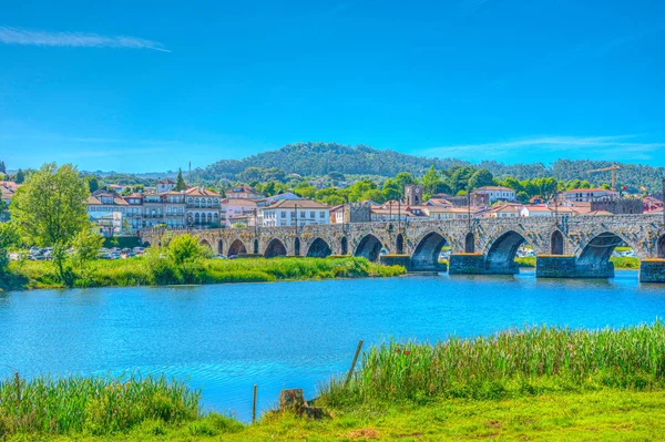 Riverside del pueblo de Ponte de Lima en Portugal — Foto de Stock