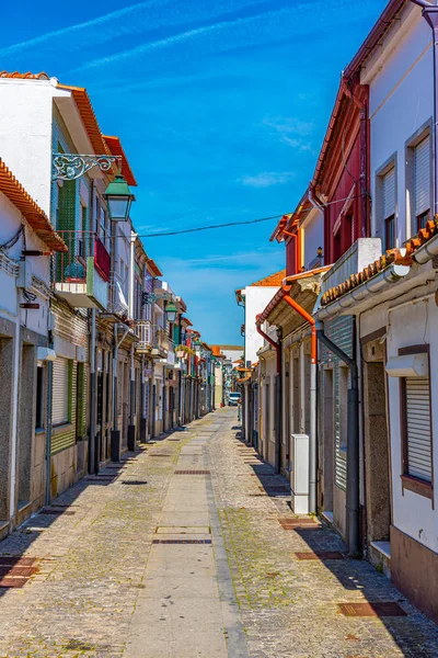Calle estrecha en el centro histórico de Viana do Castelo en Po —  Fotos de Stock