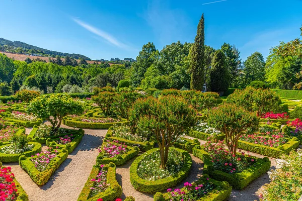 Jardines y finca Casa de Mateus en Portugal — Foto de Stock
