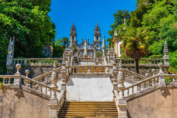 Escalera que conduce a la iglesia de nuestra señora de los remedios en Lameg — Foto de Stock