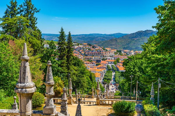 Lamego visto desde la escalera que conduce a la iglesia de nuestra señora , — Foto de Stock