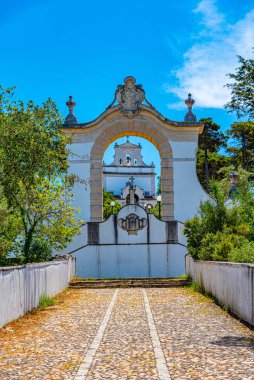 Merdivenler Lei 'deki enkarnasyon leydimize doğru gidiyor.