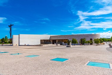 Portekiz, Fatima 'da Kutsal Üçleme ve Yüksek Haç Bazilikası