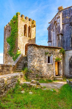 Portekiz, Leiria 'daki şatonun avlusu.