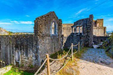 Portekiz, Leiria 'daki şatonun avlusu.