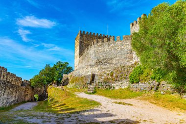 Portekiz, Leiria 'daki şatonun avlusu.