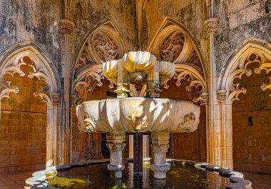 Portekiz 'deki Batalha manastırındaki Lavabo çeşmesi.