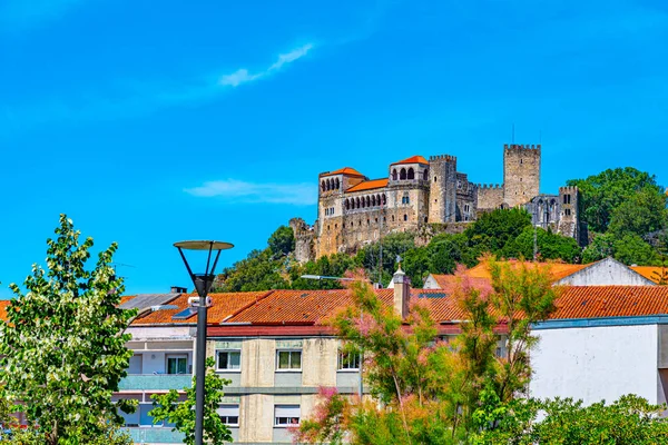 Leiria slott med utsikt över gamla stan, Portugal — Stockfoto