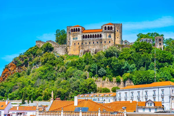 Zamek Leiria z widokiem na stare miasto, Portugalia — Zdjęcie stockowe