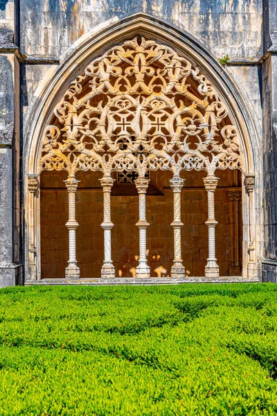 Gård vid klostret Batalha i Portugal — Stockfoto