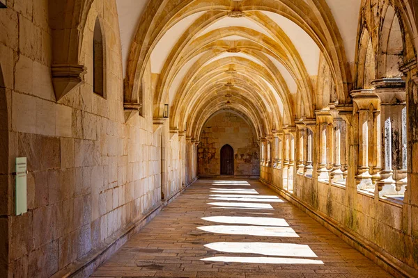 Gård vid klostret Batalha i Portugal — Stockfoto