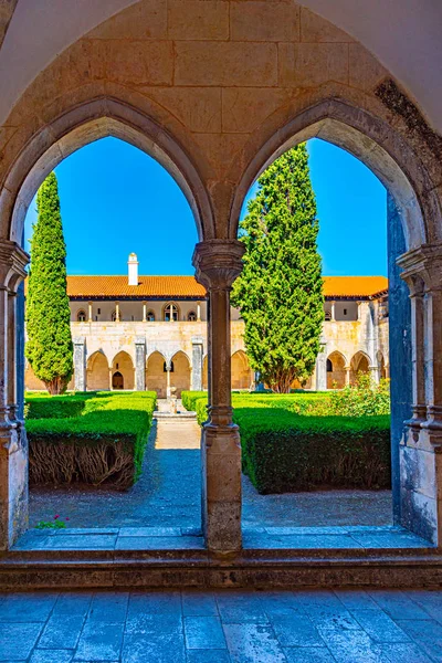 Patio del monasterio de Batalha en Portugal — Foto de Stock
