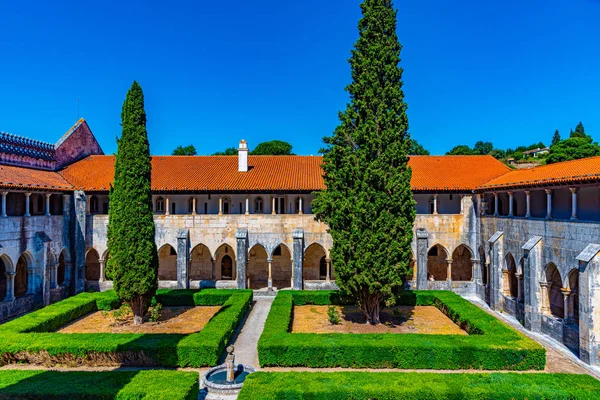 Gård vid klostret Batalha i Portugal — Stockfoto