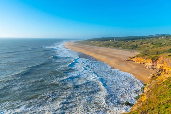 Luchtfoto van Noordstrand bij Nazare, Portugal — Stockfoto