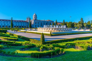 Belem 'de pratik yaparak Mosteiro dos Jeronimos manzarası
