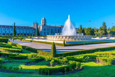 Belem 'de pratik yaparak Mosteiro dos Jeronimos manzarası
