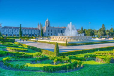 Belem 'de pratik yaparak Mosteiro dos Jeronimos manzarası