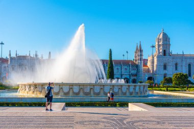 Belem 'de pratik yaparak Mosteiro dos Jeronimos manzarası