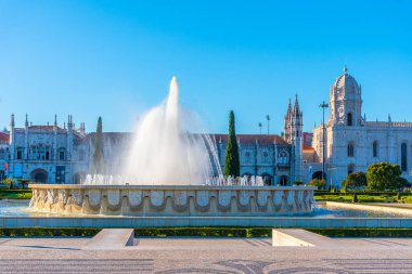 Belem 'de pratik yaparak Mosteiro dos Jeronimos manzarası