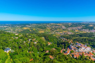 Sintra ve Quinta da Regal 'deki ulusal sarayın havadan görünüşü