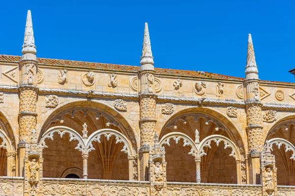 Detail van stenen ornamenten in het Mosteiro dos Jeronimos klooster — Stockfoto