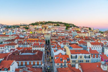 Lizbon, Portekiz 'deki Sao Jorge şatosu üzerinde gün batımı manzarası