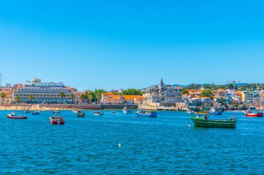Portekiz, Cascais 'deki Seixas Sarayı marinanın arkasında görüldü.