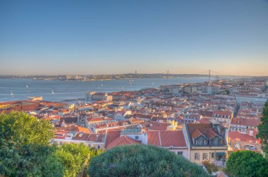 Lizbon 'un Praca do Comercio Meydanı ile günbatımı manzarası