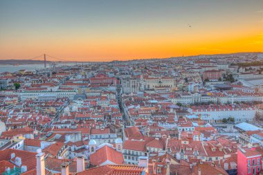 Lizbon, Portekiz 'in tarihi merkezinin günbatımı görünümü