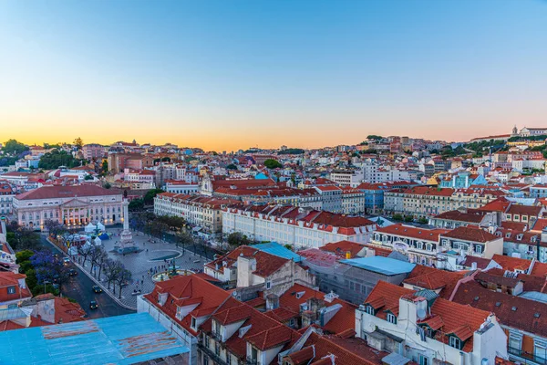 Vista aérea al atardecer de Praca Dom Pedro IV en Lisboa, Portugal — Foto de Stock