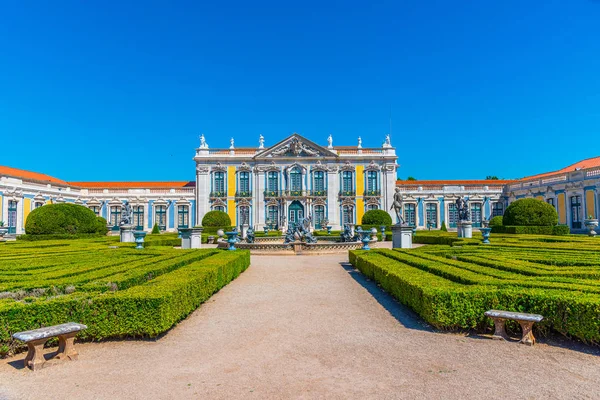 Kilátás a nemzeti palota Queluz Lisszabonban, Portugália — Stock Fotó