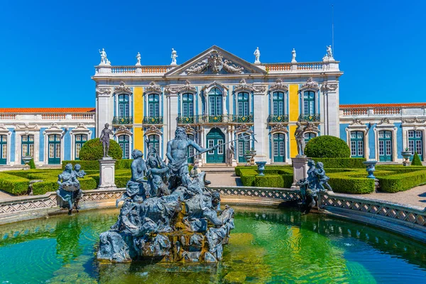 Veduta del palazzo nazionale di Queluz a Lisbona, Portogallo — Foto Stock