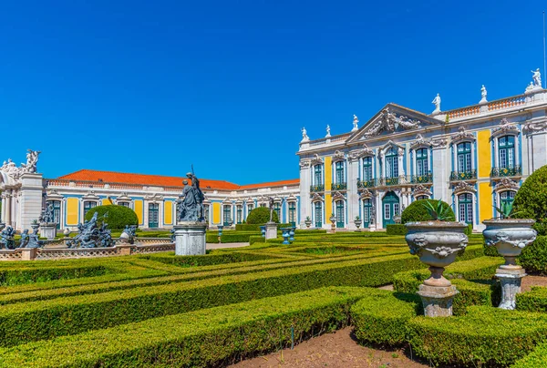 Вид на національний палац Келуз у Лісабоні (Португалія). — стокове фото