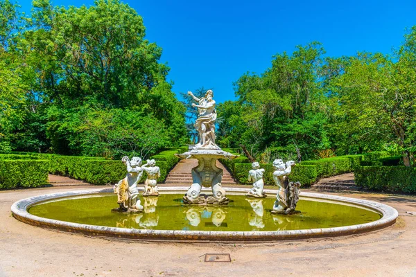 Gardens of the national palace of Queluz in Lisbon, Portugal — Stock Photo, Image