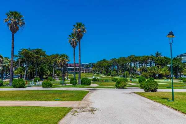 Uitzicht op tuin en casino van Estoril, Portugal — Stockfoto