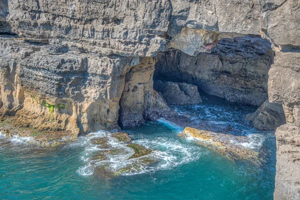 Cueva de Boca do Inferno cerca de Cascais, Portugal — Foto de Stock