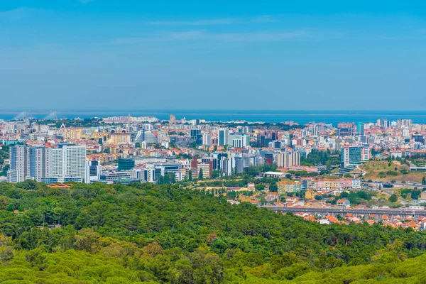 Luchtfoto van het centrum van Lissabon vanuit Monsanto, Portugal — Stockfoto