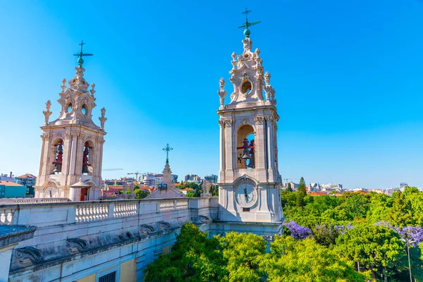 White towers of Basilica da estrela in Lisbon, Portugal — Stockfoto