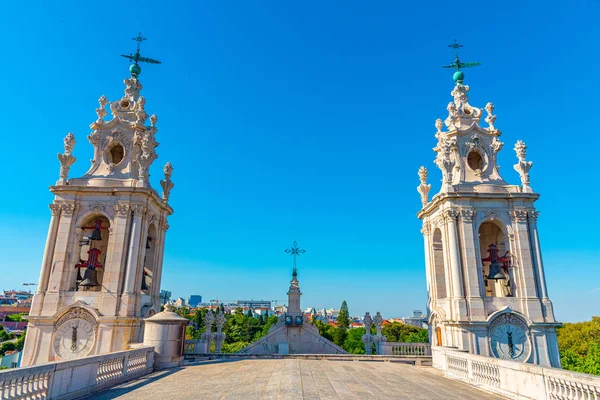 Torres blancas de la Basílica da estrela en Lisboa, Portugal — Foto de Stock