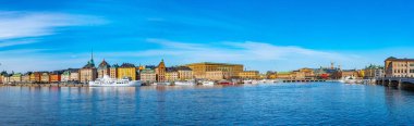 Stockholm, İsveç, 20 Nisan 2019: Gamla Stan ve İsveç 'teki Kraliyet Sarayı.