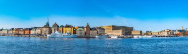 Stockholm, İsveç, 20 Nisan 2019: Gamla Stan ve İsveç 'teki Kraliyet Sarayı.
