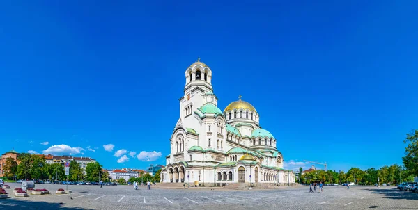 SOFIA, BULGARIA, 2 DE SEPTIEMBRE DE 2018: Catedral de San Alejandro Nevski en Sofía, Bulgaria — Foto de Stock