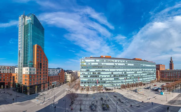 Vasteras, Zweden, 19 april 2019: Zicht op de Skrapan wolkenkrabber in het centrum van Vasteras, Zweden — Stockfoto