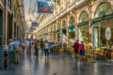 Brüksel, Belçika, 4 Ağustos 2018: İnsanlar geziniyor 