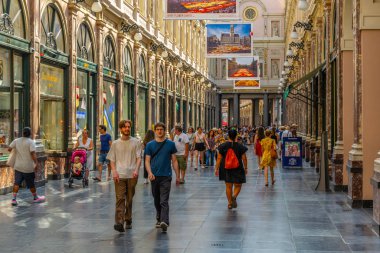 Brüksel, Belçika, 4 Ağustos 2018: İnsanlar geziniyor 