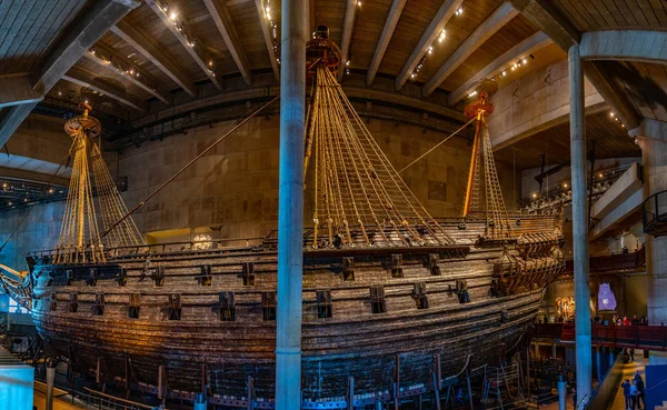 STOCKHOLM, SUECIA, 20 DE ABRIL DE 2019: Gran barco Vasa restaurado es uno de los aspectos más destacados de Estocolmo, Suecia — Foto de Stock