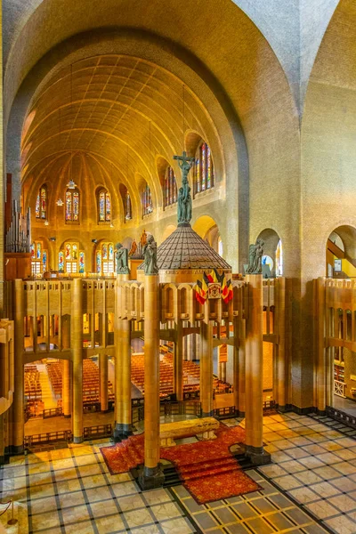 BRUXELAS, BÉLGICA, 4 DE AGOSTO DE 2018: Interior da Basílica do Sacro — Fotografia de Stock