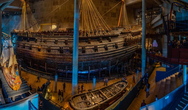 STOCKHOLM, SWEDEN, APRIL 20, 2019: Large restorated Vasa ship is one of the highlights of Stockholm, Sweden — Stock Photo, Image