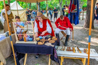 Filibe, Bulgaristan, 23 Haziran 2018: Satıcılar satış yapmaya çalışıyor