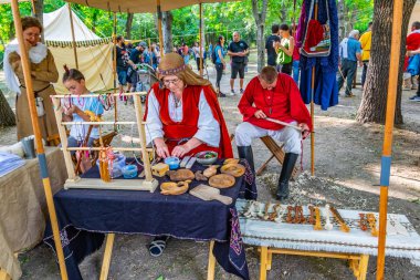 Filibe, Bulgaristan, 23 Haziran 2018: Satıcılar satış yapmaya çalışıyor